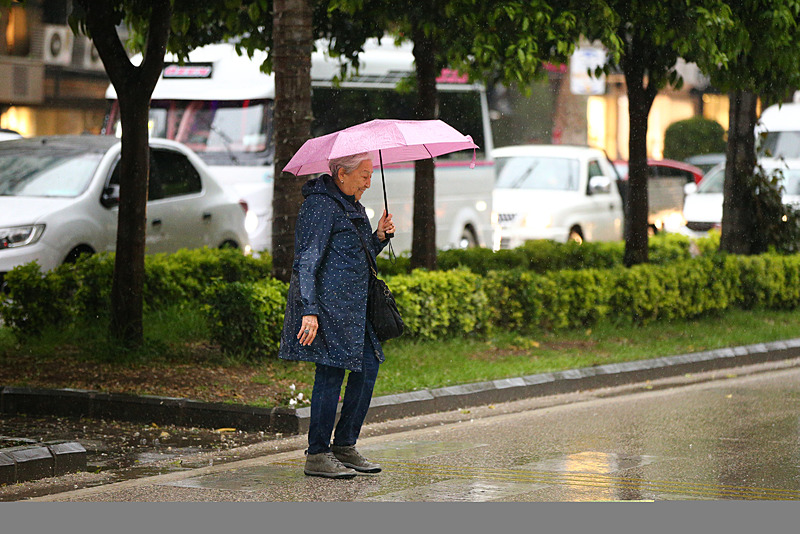 Nisan ortasında kış geri geldi: Kuvvetli yağış ve fırtına alarmı! Sıcaklıklar hızla düşüyor-7