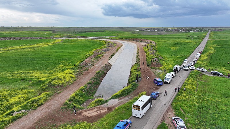 Diyarbakır'da kaybolan 3 yaşındaki Yazgül tarlada uyurken bulundu-1