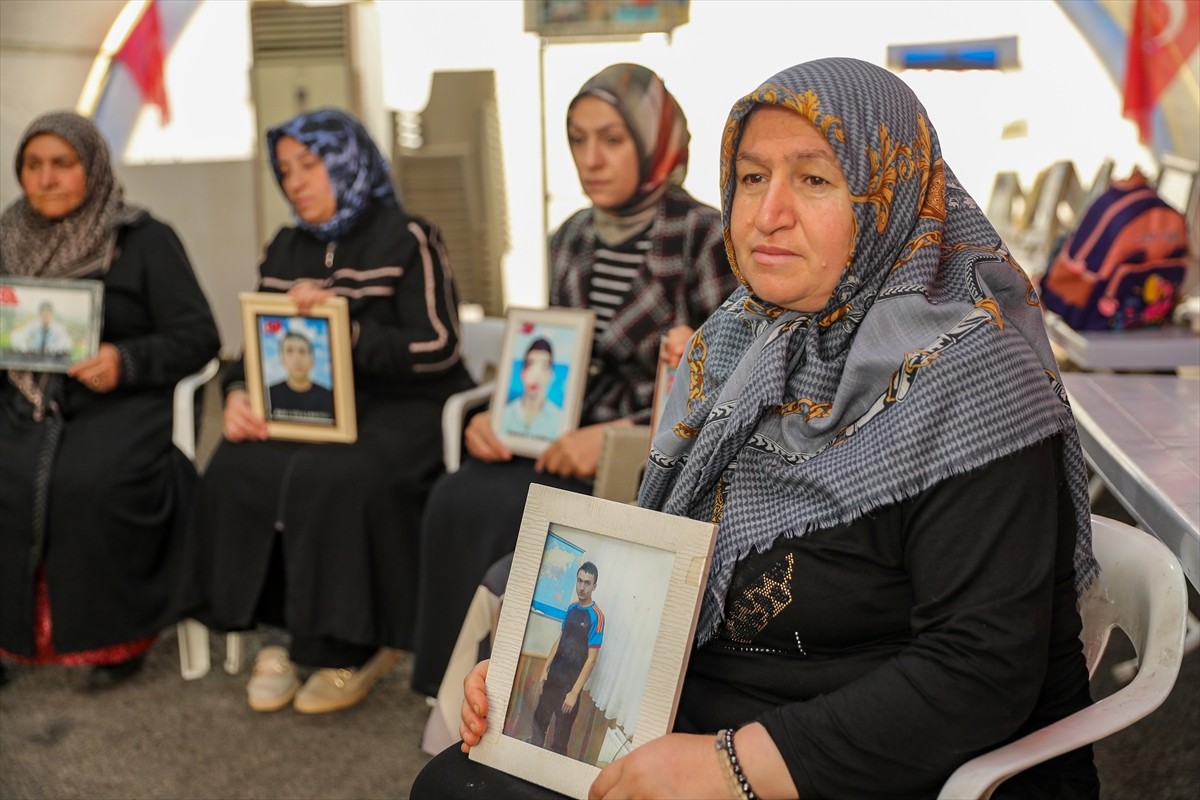 Diyarbakır anneleri 2 bin 441 gündür evlat nöbetinde... Bir Anneler Günü daha evlatsız | "En güzel hediye çocuğumun dönmesi"-2