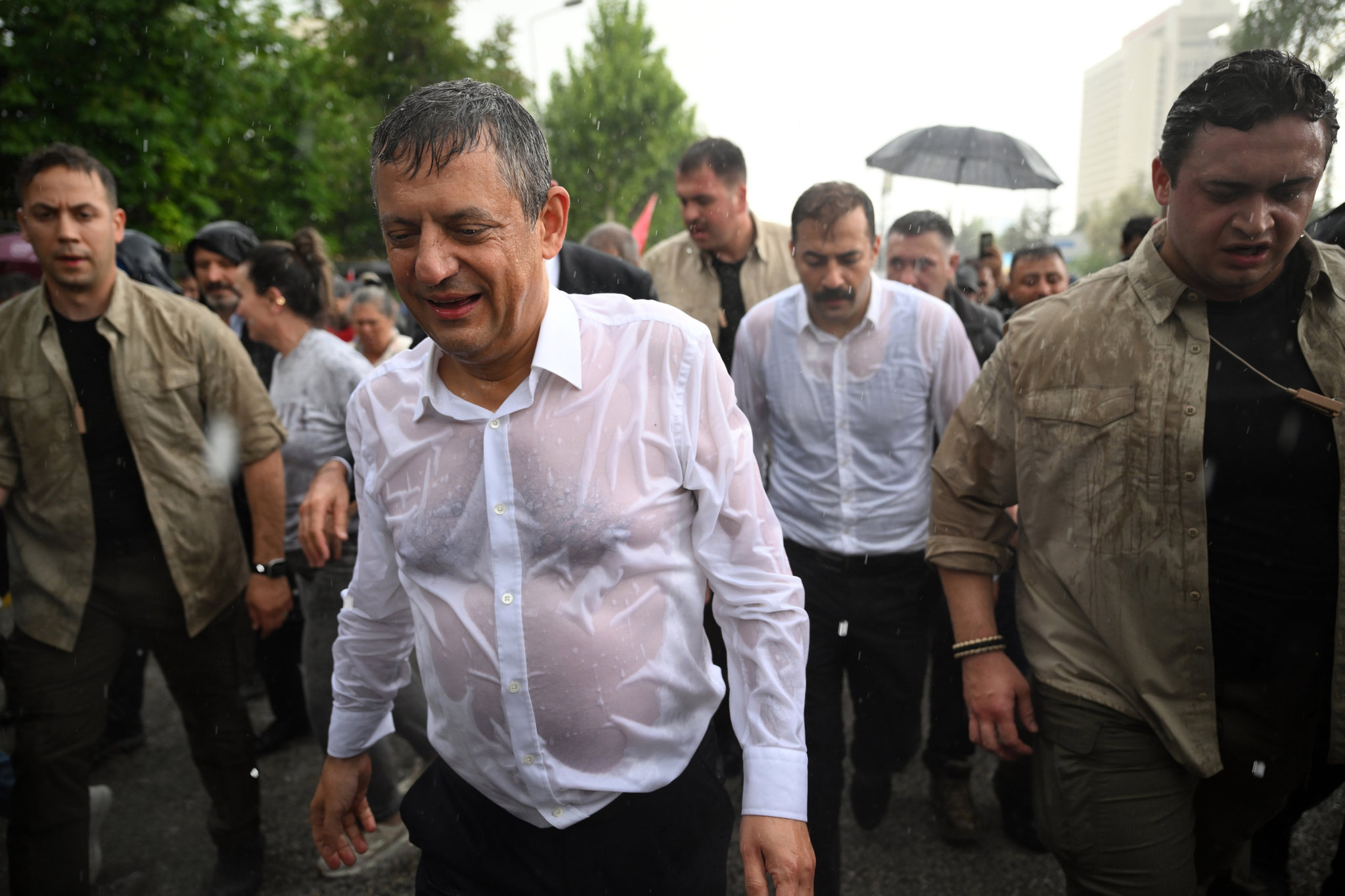 1779704627543.jpg Kılıçdaroğlu’na liderlik Özel’e çizik: Parti tarihinden silindi | Fotoğrafı genel merkeze asılmayacak-4