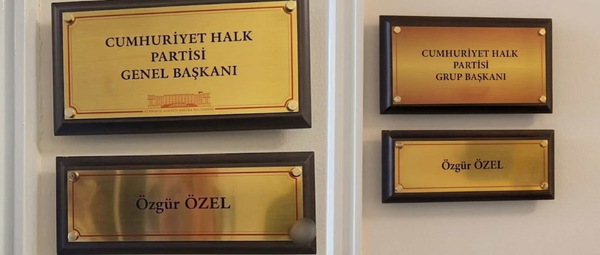 1779704765817.jpg Kılıçdaroğlu’na liderlik Özel’e çizik: Parti tarihinden silindi | Fotoğrafı genel merkeze asılmayacak-6