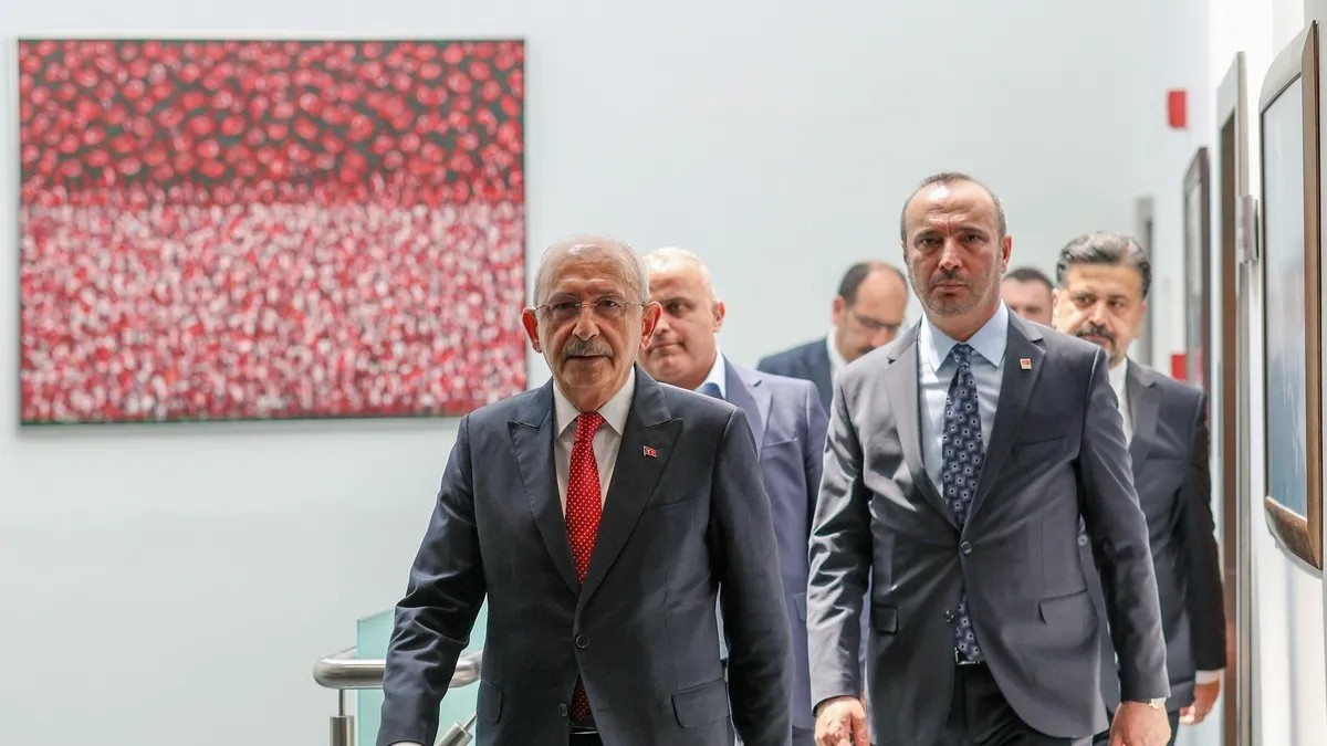 chpde-feto-alarmi-kilicdaroglundan-belediyelere-ic-denetim-talimati-1780430529001.jpeg Kılıçdaroğlu’nun ilk MYK’sından FETÖ ve yolsuzluk denetimi çıktı: CHP’li belediyeler tek tek incelenecek-4