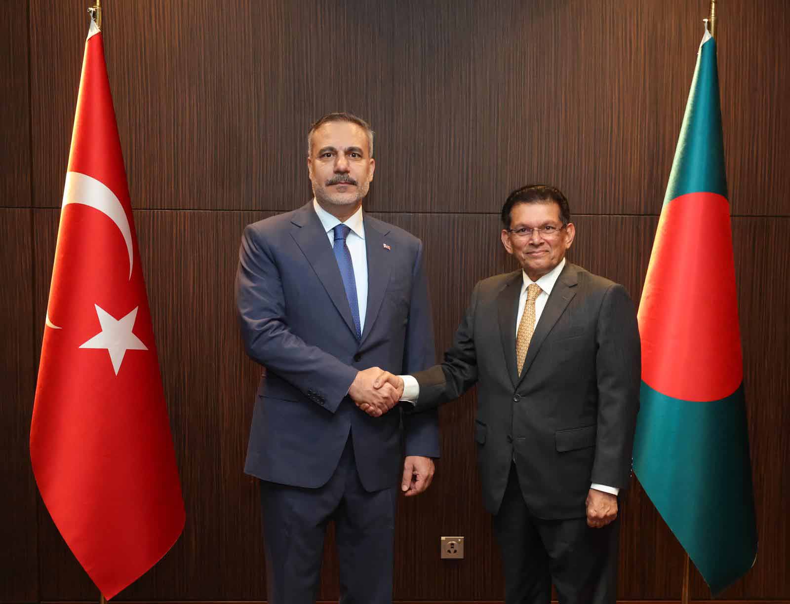 Bakan Fidan, Bangladeş Dışişleri Bakanı Khalilur Rahman ile bir araya geldi.(Fotoğraflar DHA'ya aittir)