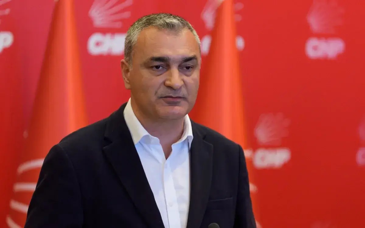 kilicdaroglu-cephesinden-ozgur-ozel-hamlesi-grup-baskanligi-iptal-edilecek-1780836394333.jpeg CHP'de yetki savaşı! Kılıçdaroğlu yönetimindeki sözcü Sarı: Özel'in görevi iptal edilecek-3