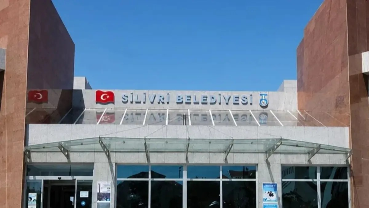21-milyonluk-kamu-zarari-tutuklu-silivri-belediye-baskani-bora-balcioglu-gorevden-uzaklastirildi-1781632732054.jpeg Silivi'de 21 milyonluk kamu zararı: Belediye Başkanı Bora Balcıoğlu görevden uzaklaştırıldı | 11 saatlik emniyet ifadesinde ne dedi?-3