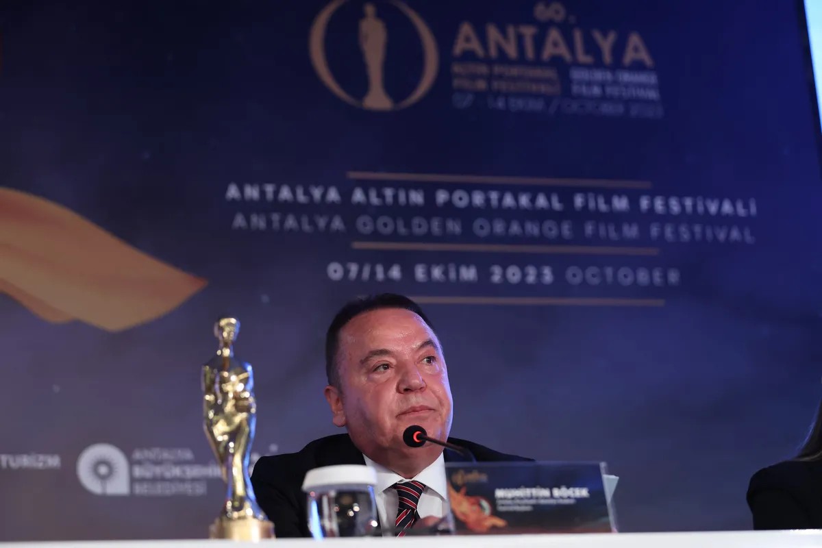 antalya-buyuksehir-belediyesine-yolsuzluk-operasyonu-9-gozalti-1781590978603.jpeg Antalya Büyükşehir Belediyesi'ne 3. dalga 'ANSET' operasyonu: 10 gözaltı | Tutuklu Tuncer’in eşi ve kayınvalidesi de gözaltında-5