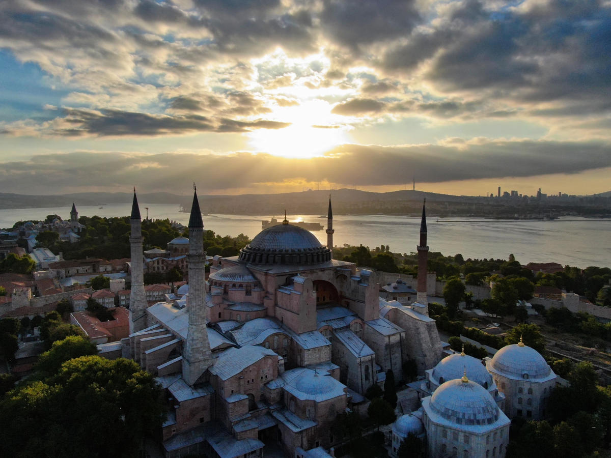 muharrem-ayinda-hangi-dualar-okunur-1781632240447.jpg Aşure Günü tek gün mü oruç tutulur? Muharrem ayı duaları ve ibadetleri-6
