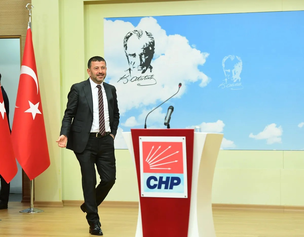 seferihisarda-rusvet-carki-agbabanin-danismaninin-burs-savunmasi-coktu-1781963993150.jpeg Seferihisar’da rüşvet çarkı: Ağbaba'nın danışmanının "burs" savunması çöktü!-3