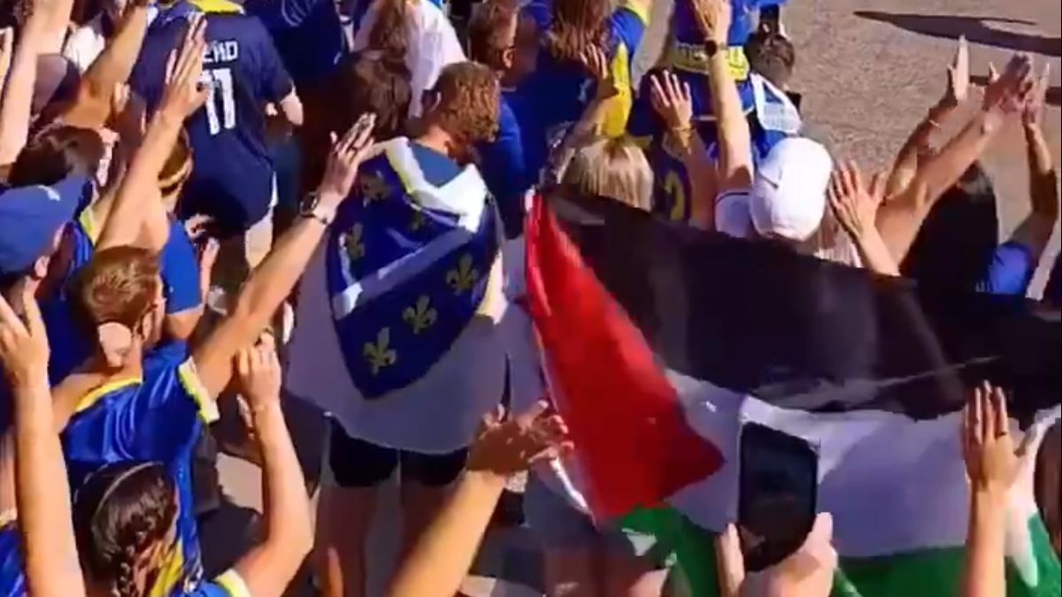 Bosna Hersek taraftarları Filistin bayrağı açtı