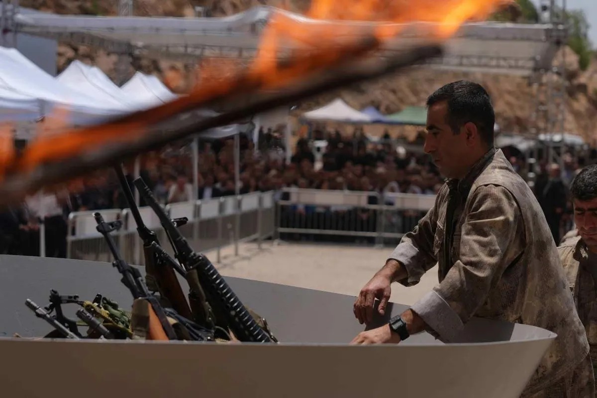 PKK, 11 Temmuz'da sembolik olarak silahlarını yakmıştı