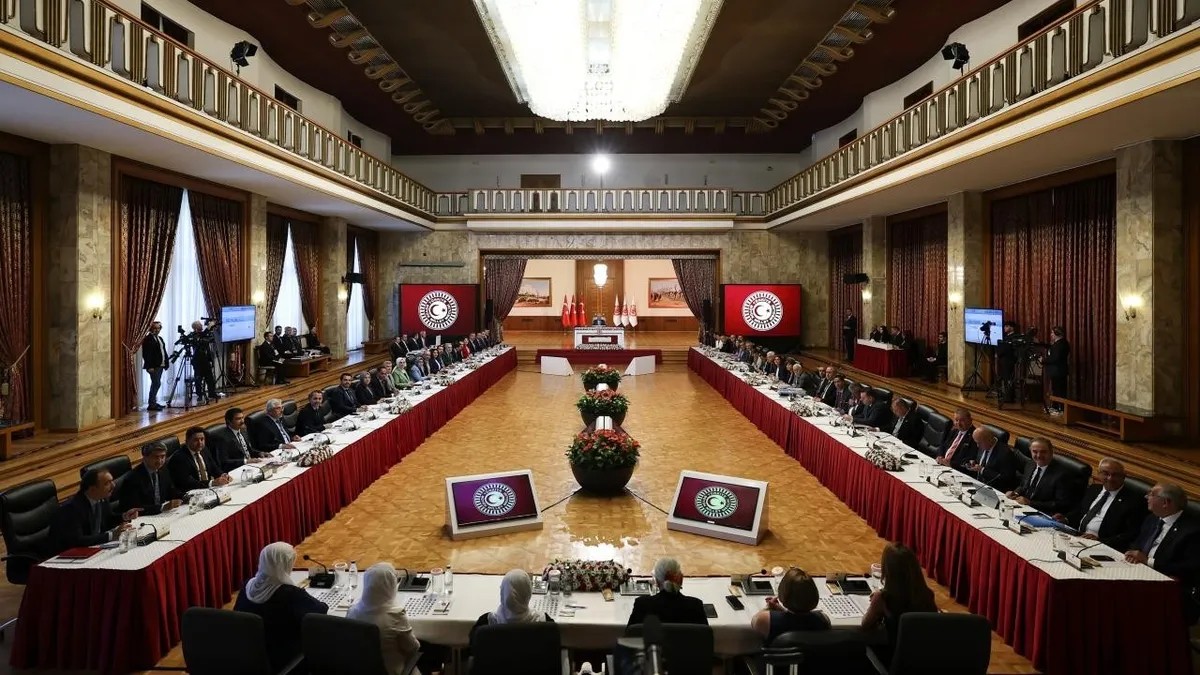 Başkan Erdoğan'ın ʺkardeşlik manifestosuʺ niteliğindeki konuşmasına müteakip Meclis'te Terörsüz Türkiye komisyonu kurulmuştu