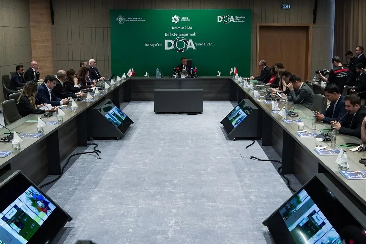 1-gunde-15-milyon-atik-sise-toplandi-1783046221786.jpeg Hem doğa hem vatandaş kazandı: 1 günde 1.5 milyon atık şişe toplandı-2