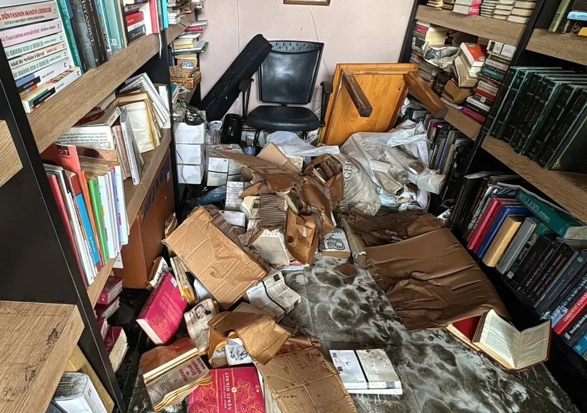 1783263675973.jpeg CHP'li Üsküdar Belediyesi seyretti, devlet esnafı yalnız bırakmadı! İstanbul Valisi Gül: Maddi zararın tamamını karşılayacağız-4