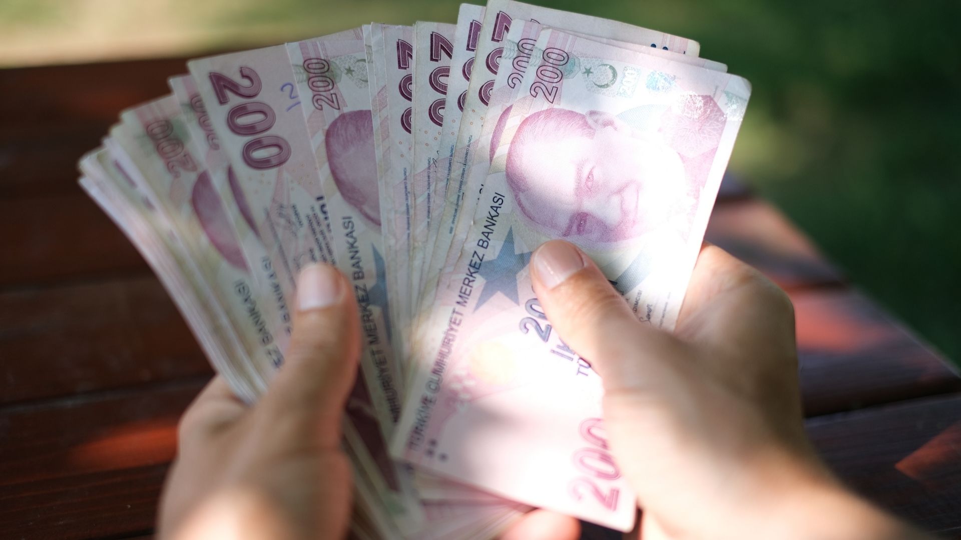 Vakıflar Genel Müdürlüğü, muhtaç aylığı ödemelerine yüzde 13,52 oranında zam yaptı. (Takvim foto arşiv)