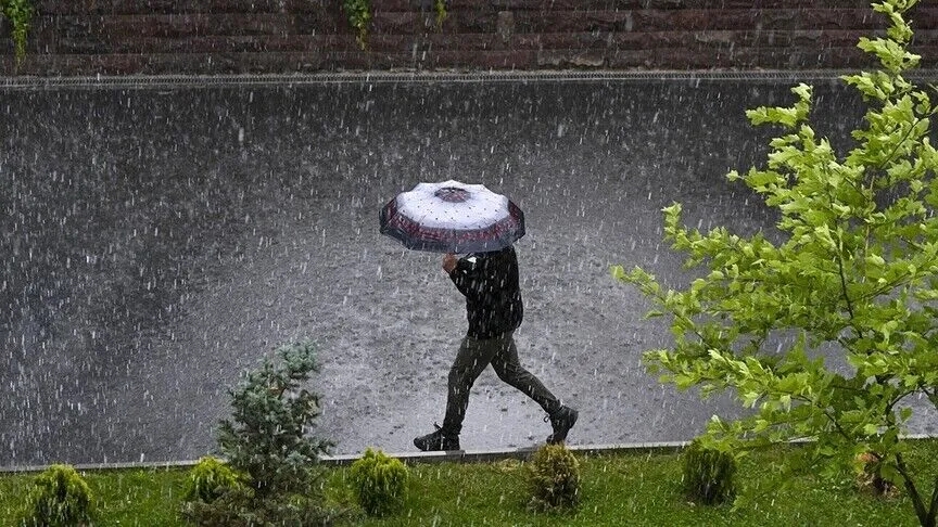 İstanbul'da iki gün sürmesi beklenen yağışların ardından havanın yeniden parçalı bulutlu hale gelmesi, sıcaklıkların ise 28-29 derece seviyelerinde seyretmesi öngörülüyor. (Görsel: AA)