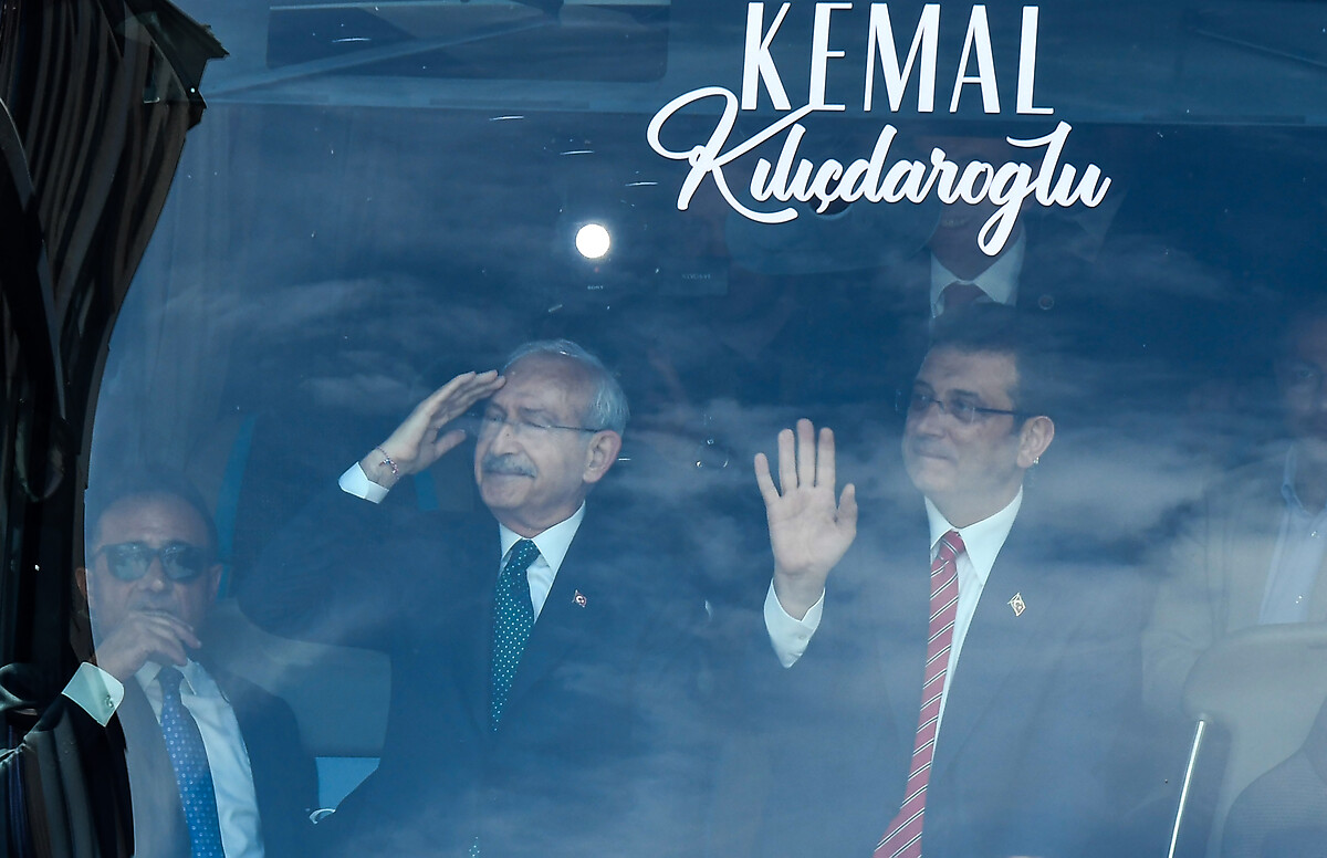 Eski CHP Milletvekili Barış Yarkadaş tarafından ifşa edilen görüşmede Kılıçdaroğlu’nun İmamoğlu’na acele etmemesini, yerel seçimlere kendi liderliğinde girilmesini teklif ettiği iddiasını gündeme taşıdı.