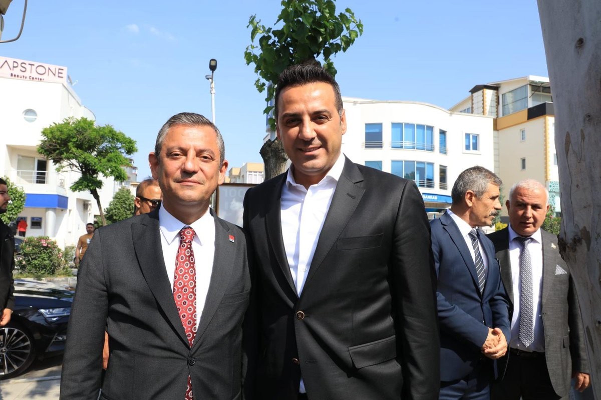 Özgür Özel ve Onur Emrah Yıldız