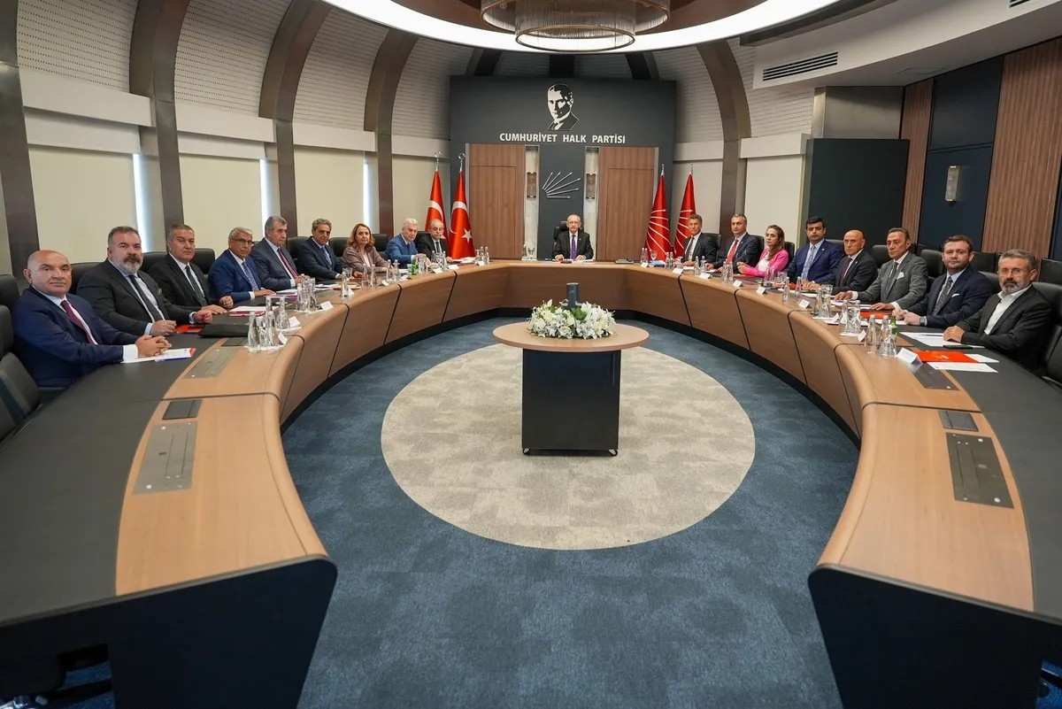 chp-myk-ihrac-gundemiyle-toplaniyor-talat-yalazin-uyeligi-dusuruldu-1783952086044.jpeg CHP MYK "ihraç" gündemiyle toplanıyor! Talat Yalaz'ın üyeliği düşürüldü-2