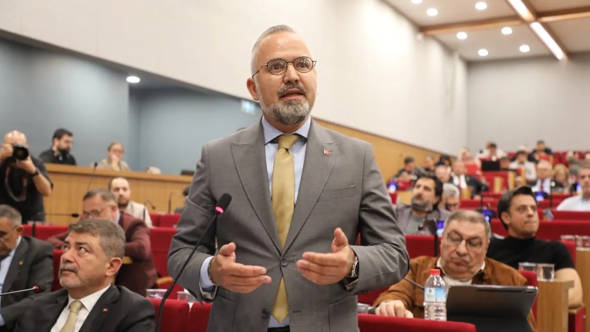 AK Parti İzmir Büyükşehir Belediye Meclisi Grup Başkanvekili Hakan Yıldız. (Fotoğraflar Takvim'e aittir.)