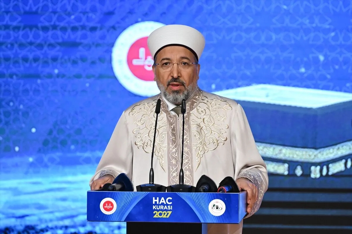 Diyanet İşleri Başkanı Safi Arpaguş, hac ibadetinin manevi önemine vurgu yaparak, hacı adaylarının ibadetlerini güvenli ve huzurlu şekilde yerine getirebilmeleri için tüm hazırlıkların sürdüğünü belirtti. (Görsel: AA)