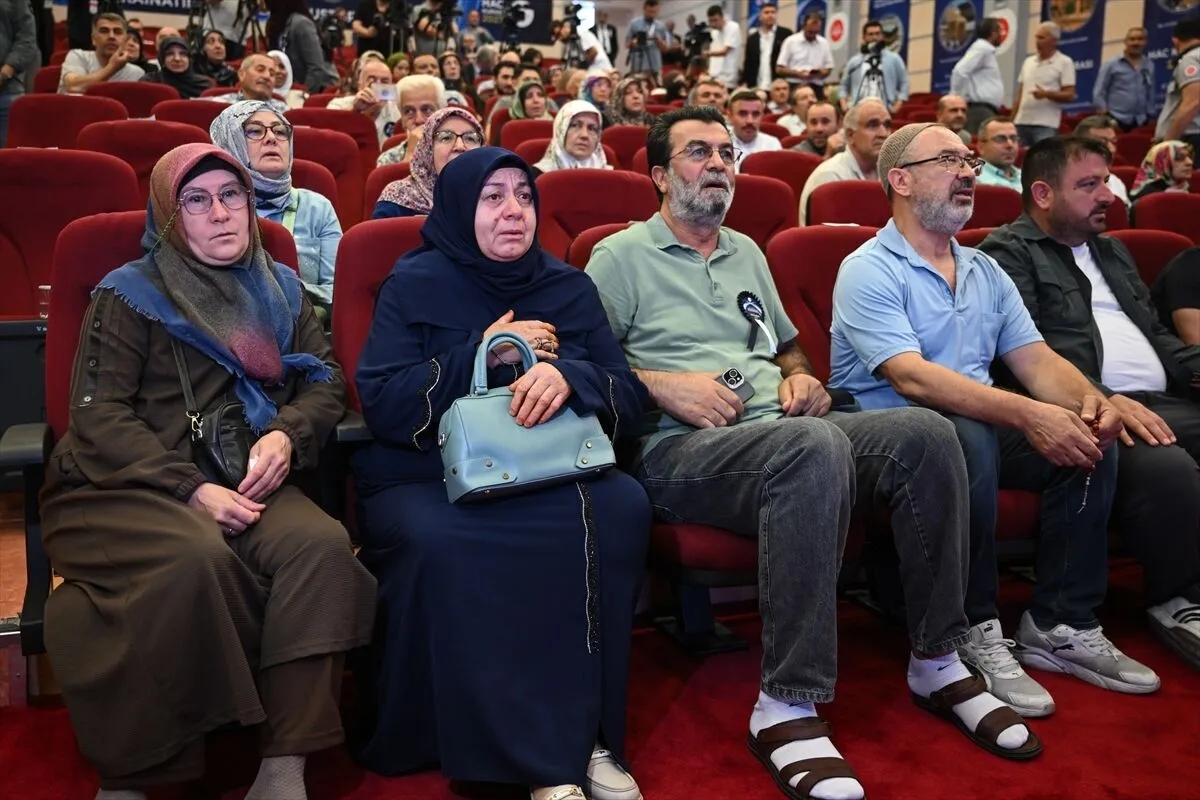 Kurada isimleri çıkan Mehmet ve Birgül Bal çifti, 2011'den bu yana bekledikleri hac hakkını kazanmanın mutluluğunu yaşarken, sevinçlerini çocuklarıyla paylaşarak hac ibadetini isteyen herkese nasip olması temennisinde bulundu. (Görsel: AA)
