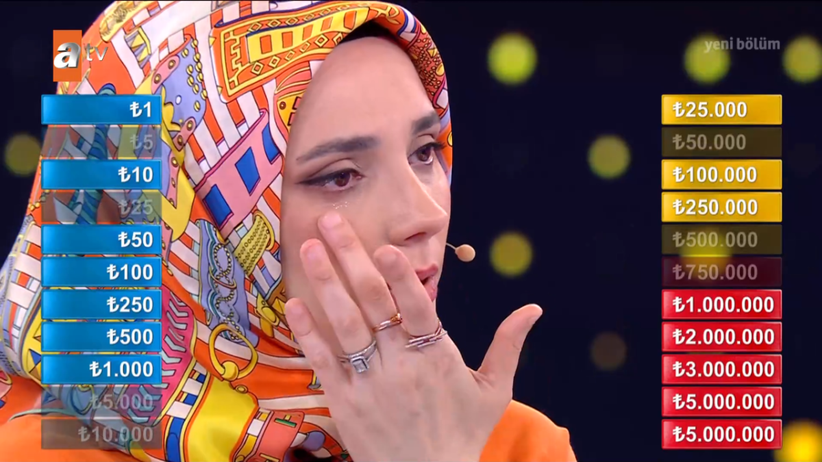 1784839037546.png Borç batağından kurtaran teklif! Kendi kutusunun 15 kat fazlasını kazanan Duygu ailesinin hayatını tamamen değiştirdi-6