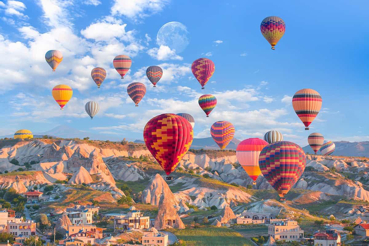 Turizm sektöründe istihdamı korumaya yönelik 6 milyar liralık SGK prim desteği düzenlemesi yasalaştı.