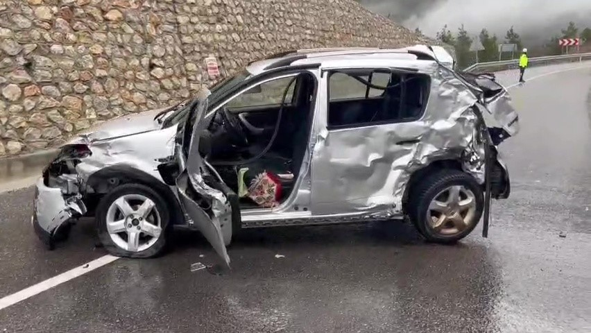 antalyada-otomobil-ucurumdan-yuvarlandi-5-kisi-hayatini-kaybetti-1785059224694.png Antalya-Konya yolunda otomobil uçurumdan yuvarlandı: 5 ölü 2 yaralı... Aynı mevkide defalarca kaza yaşandı-9