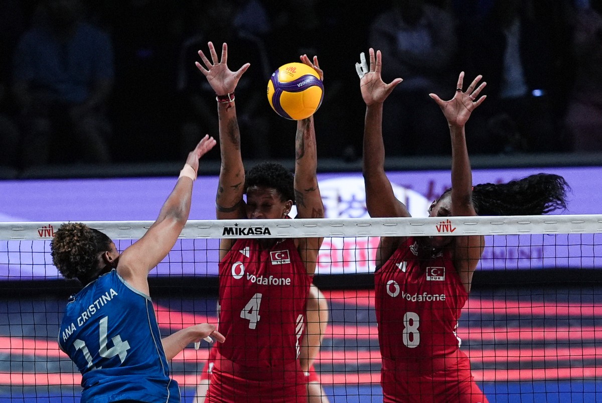 turnuvaya-damga-vuran-melissa-vargasin-kazandigi-mvp-ne-demek-1785076675660.jpg Filenin Sultanları 2026 VNL şampiyonu! Turnuvaya damga vuran Melissa Vargas'ın kazandığı MVP ne demek?-3