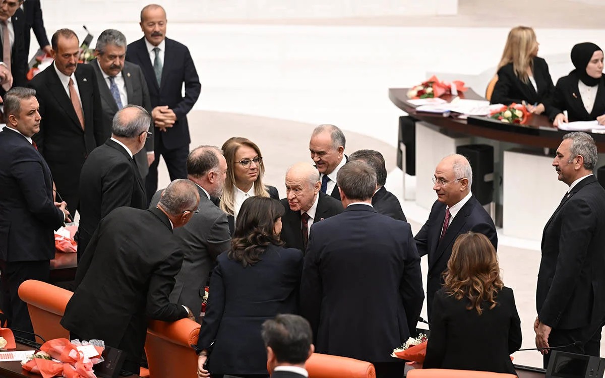 Terörsüz Türkiye sürecinin siyaset üstü bir anlayışla yürütülmesi gerektiğini belirten Bahçeli, TBMM bünyesinde hazırlanan çerçeve yasaya tam destek verilmesi gerektiğini ifade etti.