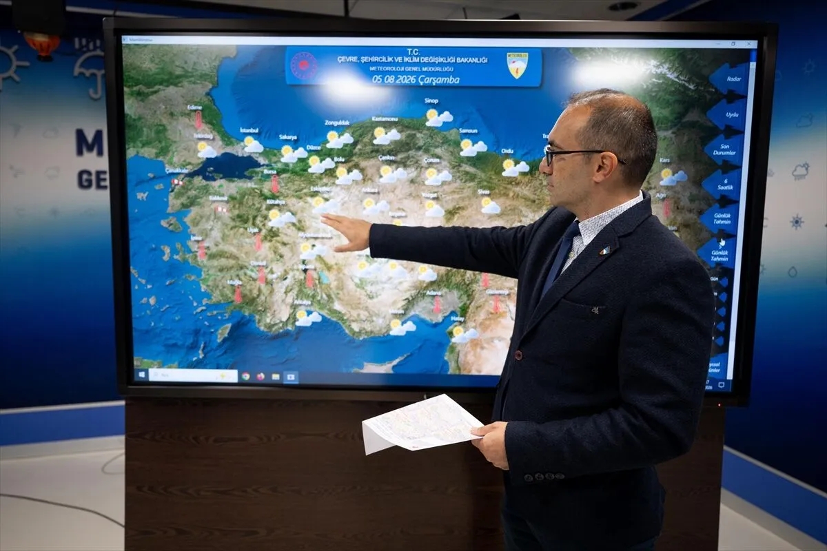Meteoroloji'ye göre hafta boyunca sıcaklıklar mevsim normallerinde seyredecek. İstanbul'da ise perşembe günü kuzey kesimlerde kısa süreli yağış görülebilecek. (Görsel: AA)
