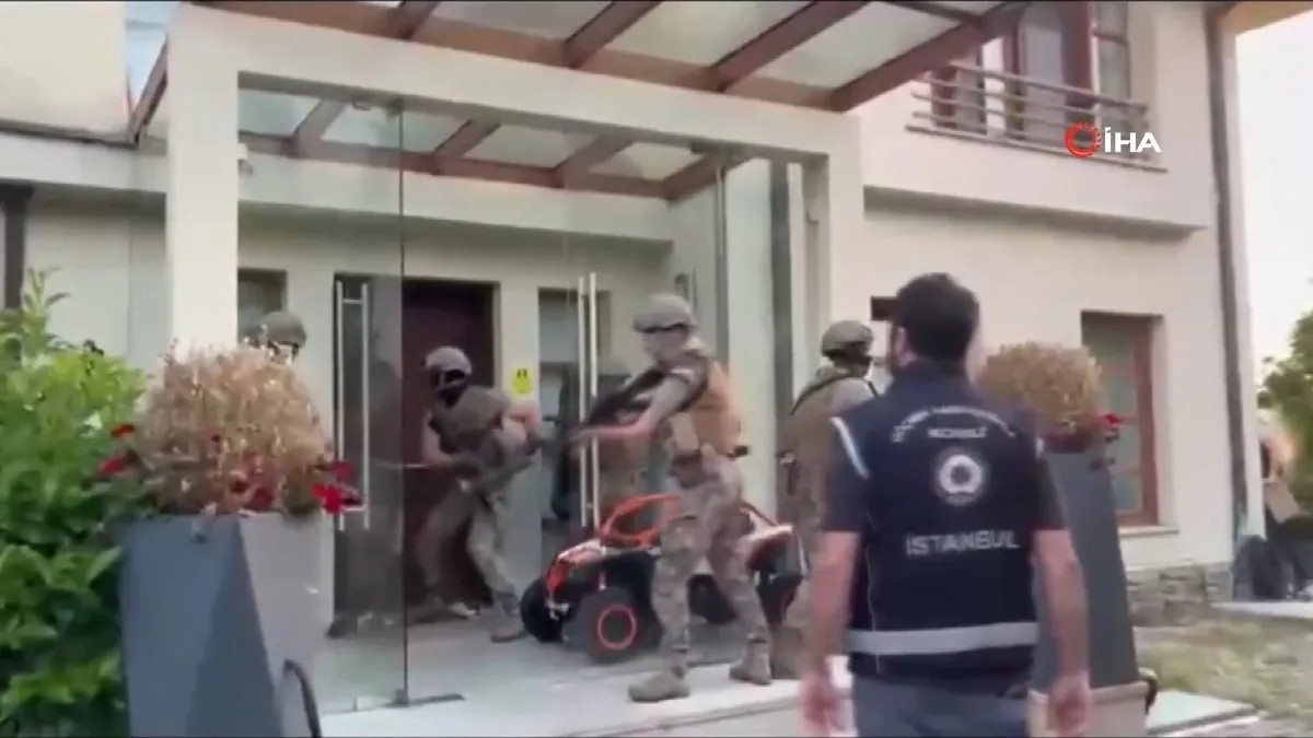 usulsuz-vatandaslik-dosyasinda-whatsapp-trafigi-ortaya-cikti-1786023727660.jpeg Usulsüz vatandaşlık dosyasında WhatsApp trafiği ortaya çıktı-6