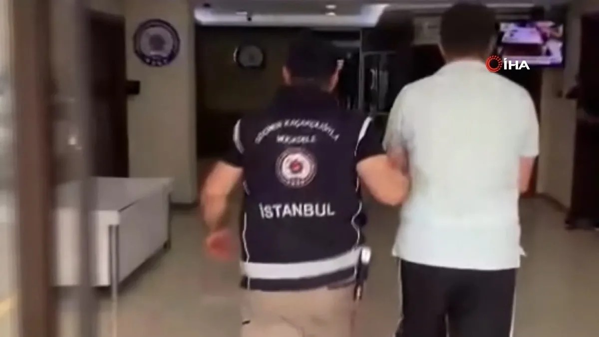 usulsuz-vatandaslik-dosyasinda-whatsapp-trafigi-ortaya-cikti-1786023736499.jpeg Usulsüz vatandaşlık dosyasında WhatsApp trafiği ortaya çıktı-7