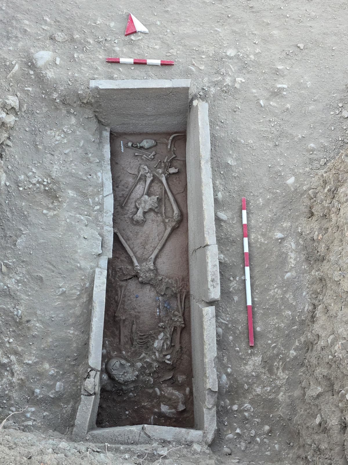 1786347931656.jpg Bulgular, mezar sahibinin sporla ilişkili, hatta Aspendoslu bir güreşçi olabileceğine işaret etti.