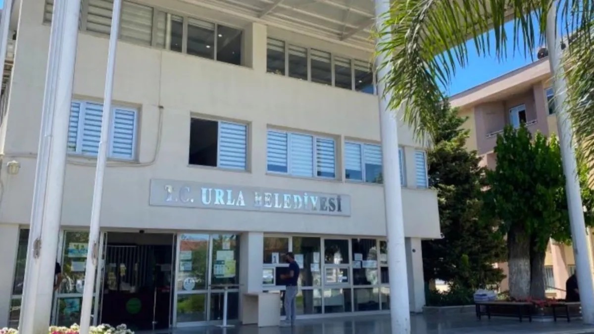 Urla Belediyesi, Bademler Mahallesi'ndeki 8 arsayı satışa çıkardı.