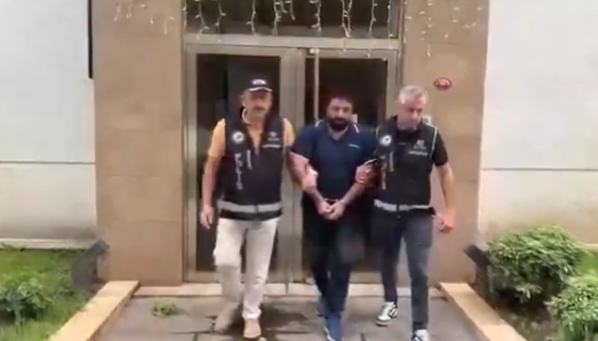 Fenerbahçe takım otobüsüne 4 Nisan 2015 tarihinde Trabzon sınırları içinde düzenlenen silahlı saldırı dosyası, Adalet Bakanlığı bünyesinde yeni kurulan Faili Meçhul Suçları Araştırma Daire Başkanlığı tarafından yeniden açıldı.  (Fotoğraflar: Takvim Foto Arşivi)