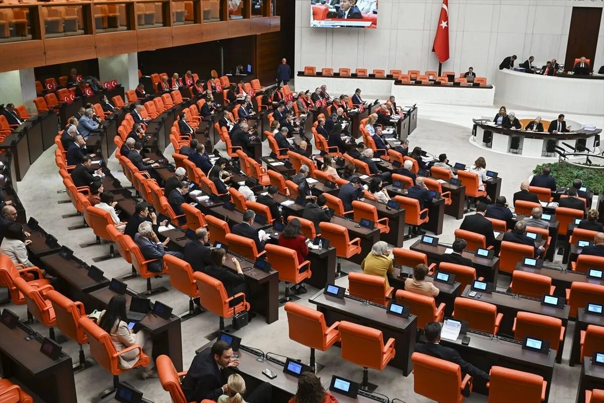Düzenleme TBMM'ye sunuldu. (Fotoğraflar Takvim Foto Arşivi'nden alınmıştır.)