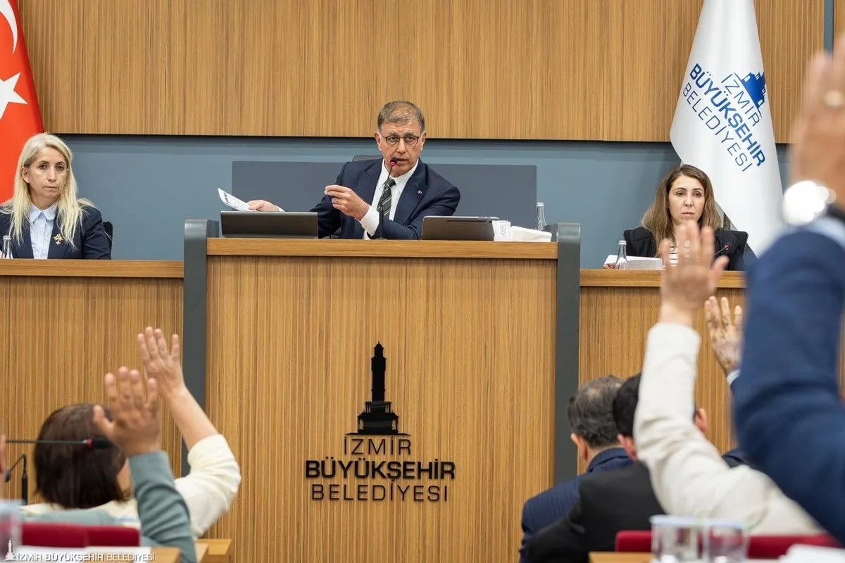 1786628179420.jpeg CHP'li İzmir Büyükşehir Belediyesinde yeni borçlanma hazırlığı: 8 milyarın ardından şimdi de 750 milyon liralık kredi talebi-4