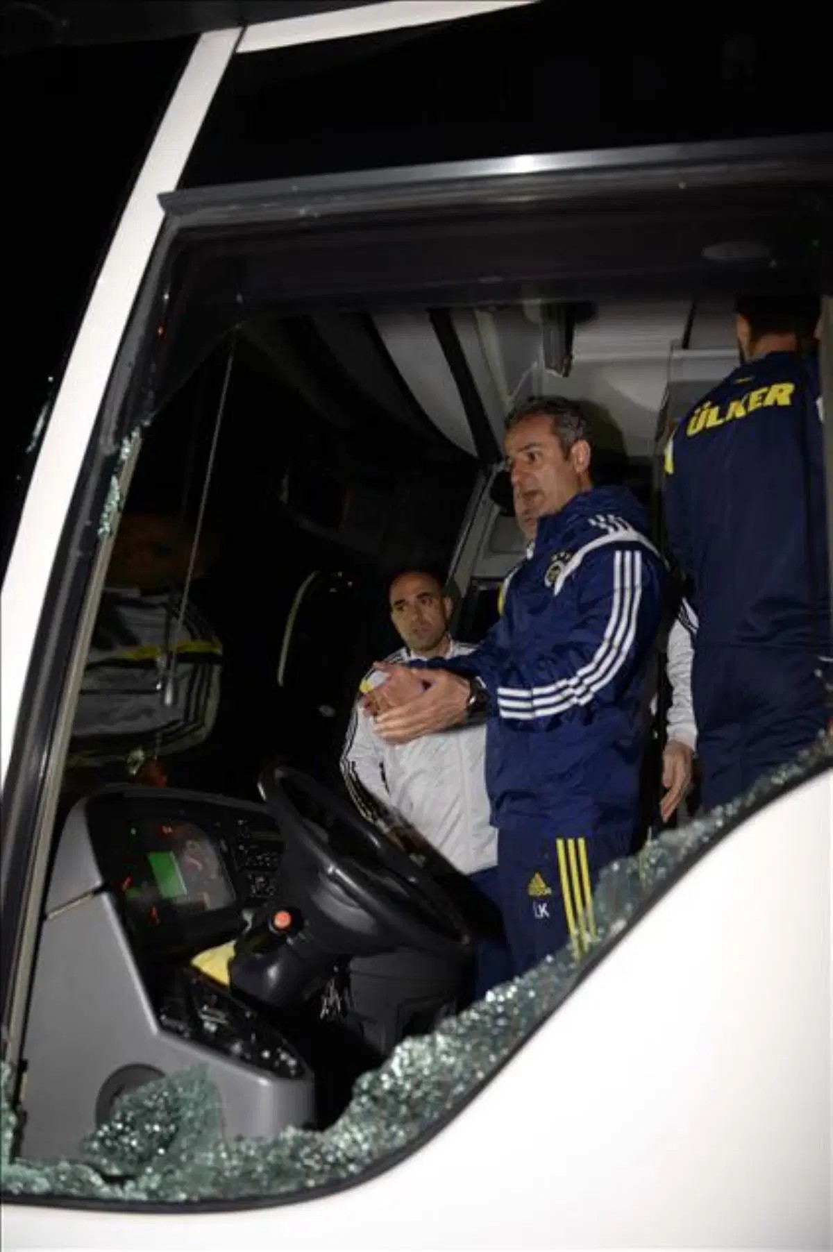 fenerbahce-takim-otobusune-saldirida-11-yil-sonra-yeni-delil-zinciri-1786800100416.jpeg Fenerbahçe takım otobüsüne saldırıda 11 yıl sonra yeni delil zinciri-10