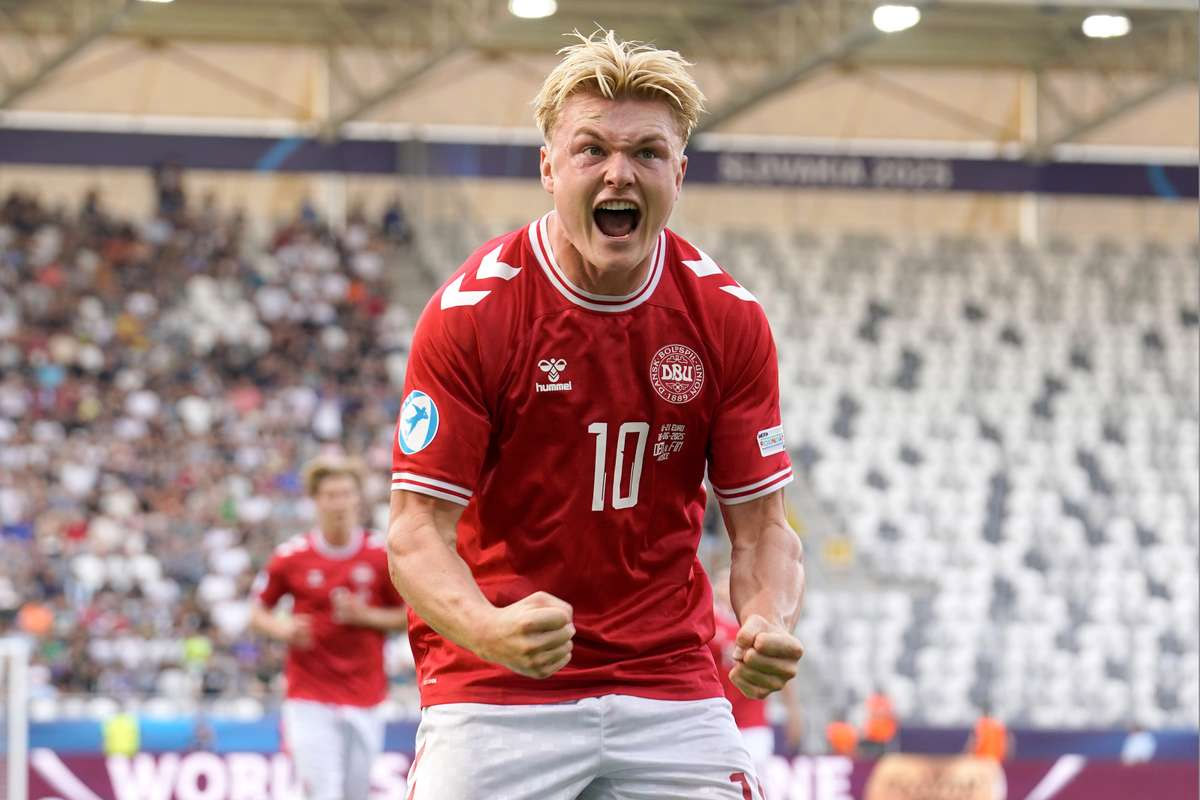 Galatasaray genç forvet almak amacında