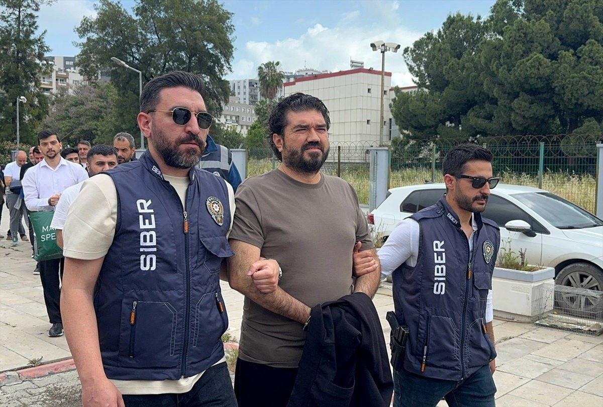 rasim-ozan-kutahyali-tahliye-edildi-1787081674545.jpeg Rasim Ozan Kütahyalı tahliye edildi-1