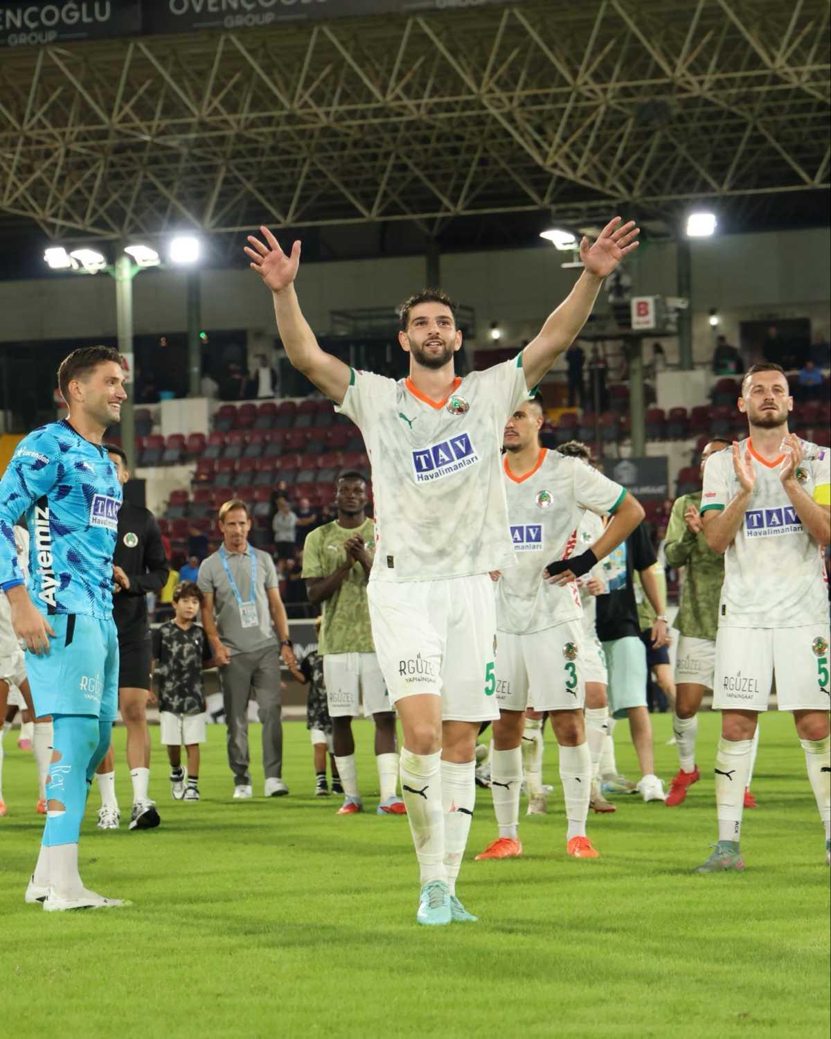 fenerbahcede-umit-akdag-icin-girisimler-hizlandi-1787212521543.jpeg Fenerbahçe’de Ümit Akdağ için girişimler hızlandı!-5