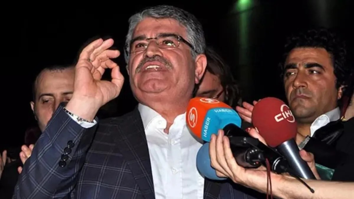 Eski İçişleri Bakanı İdris Naim Şahin.