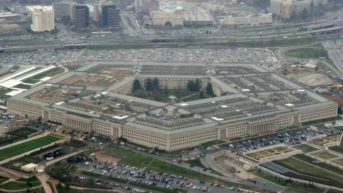 Pentagon, ABD Savunma Bakanlığının genel merkezidir. (Fotoğraflar Takvim Foto Arşivi'nden alınmıştır.)