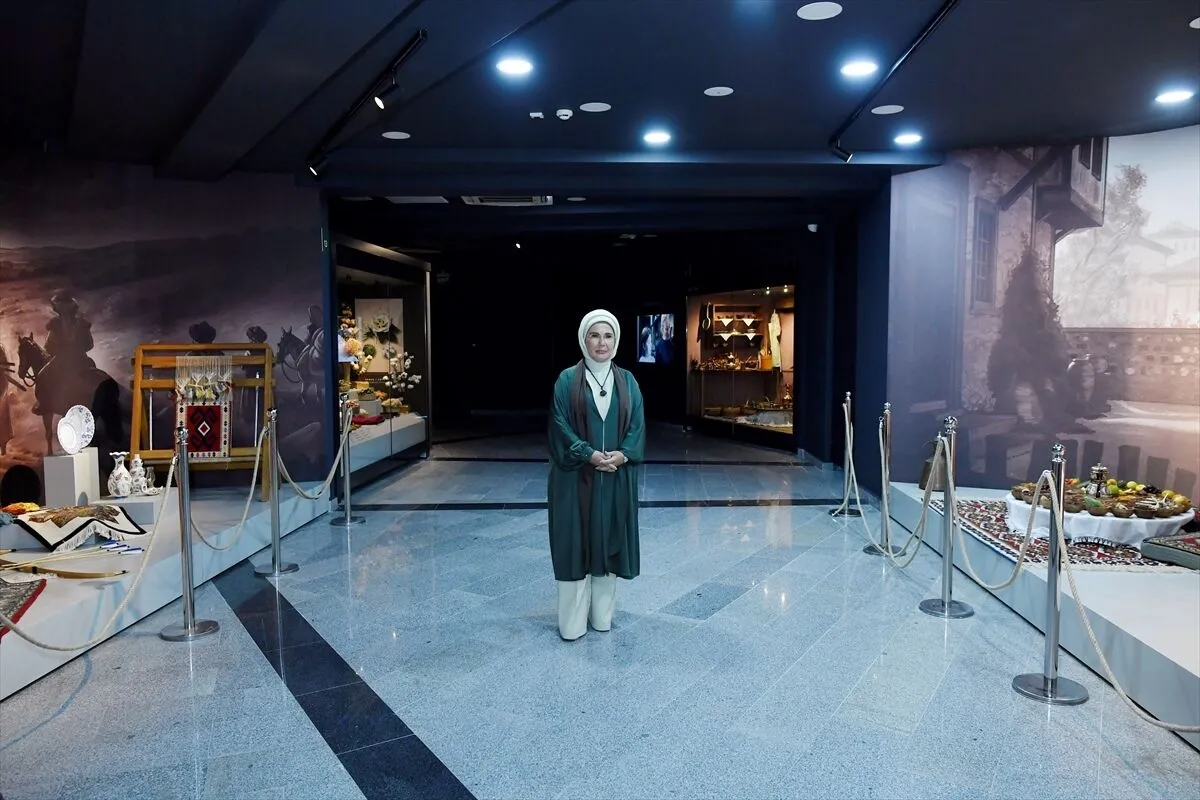 Emine Erdoğan Milli Botanik Bahçesi’ni ziyaret etti. (Fotoğraflar AA'dan alınmıştır.)