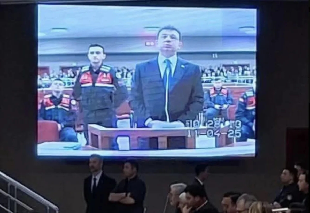 İmamoğlu ile ekibinin tahliye alanında şov yaparak kamu zararı oluşturduğunu vurgulayan Şimşek, kendi sermayesiyle yaptığı yatırımların heba edildiğini belirterek sanıklardan şikayetçi oldu. 