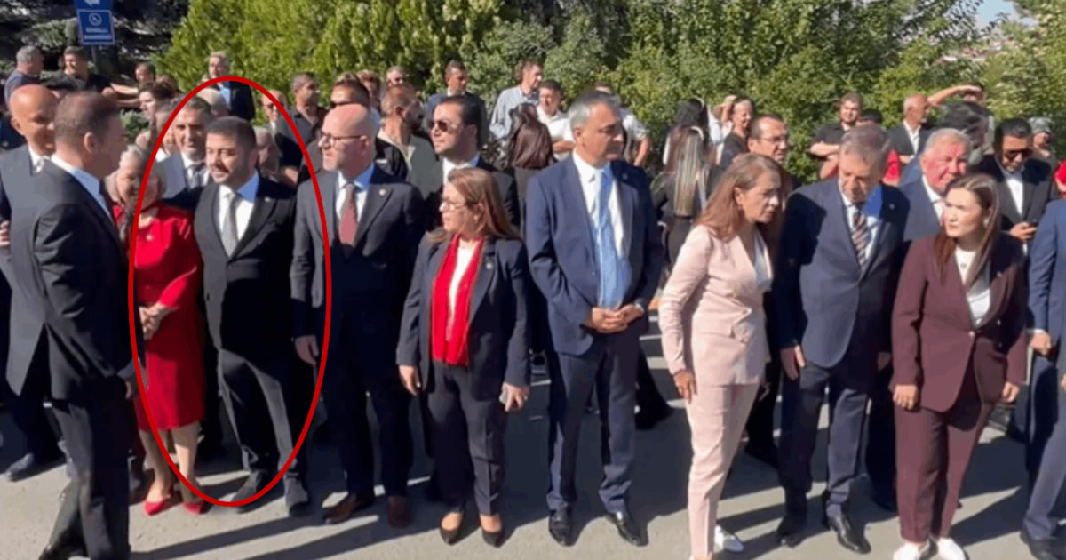 chpnin-utanc-karesi-tacizden-bir-araba-dayak-yiyen-vekil-anitkabirde-1788948232047.jpg CHP'nin utanç karesi! "Bir posta atacağım" deyip bir araba dayak yemişti: Ahmet Baran Yazgan Anıtkabir'de günah çıkardı-3