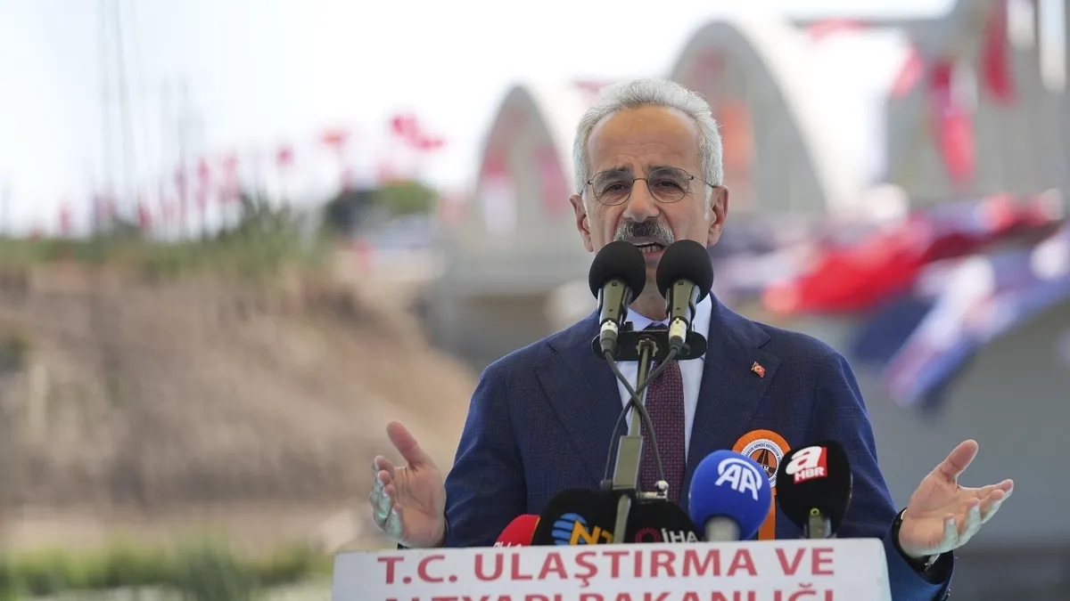 Ulaştırma ve Altyapı Bakanı Abdulkadir Uraloğlu (Fotoğraflar DHA'dan ve Takvim Foto Arşivi'nden alınmıştır.)