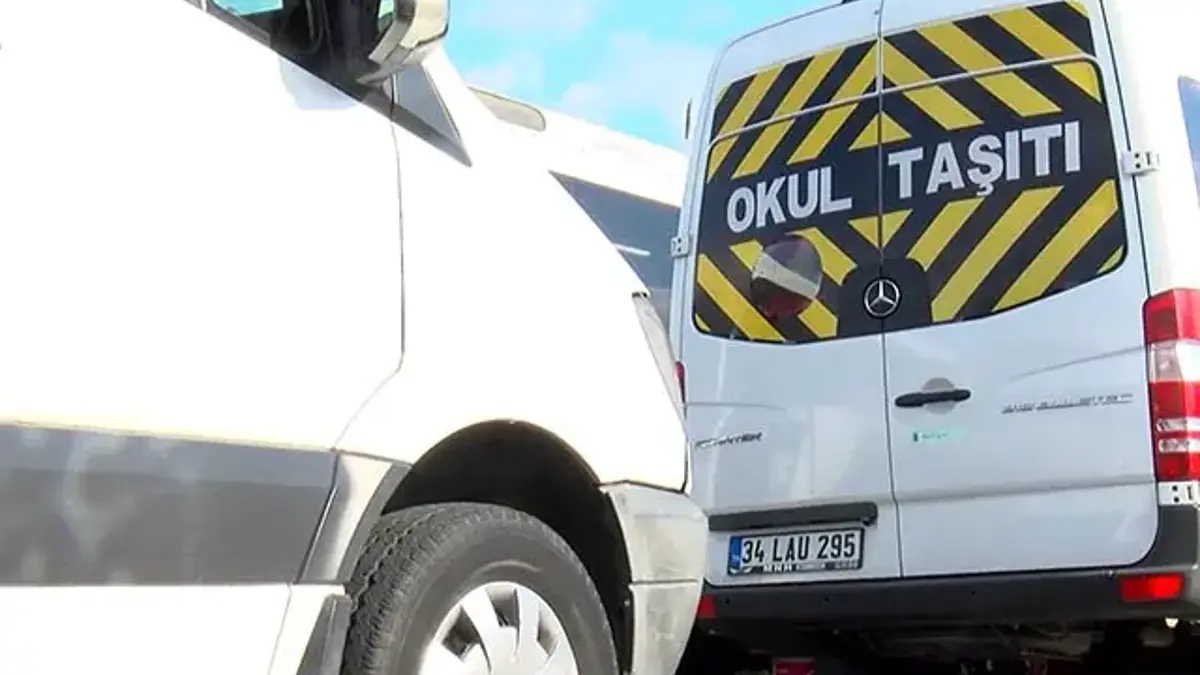 İzmir'de servis ücretleri mesafeye göre 32 bin 850 ila 83 bin 250 lira arasında değişiyor.
