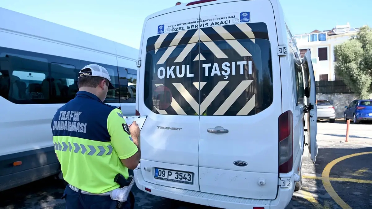 İzmir'de ise servis ücretlerine yüzde 35 zam geldi.